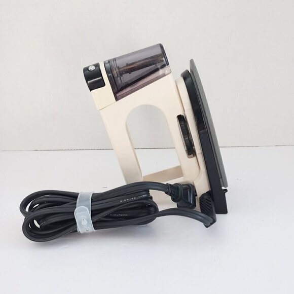 Travel Iron Sanyo with spray - Picture 4 of 6